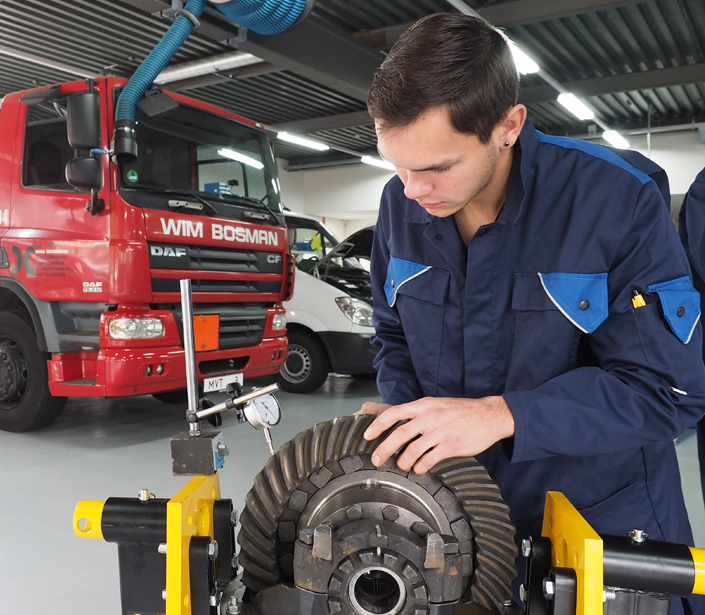 Student basis technicus voertuigen en mobiele werktuigen