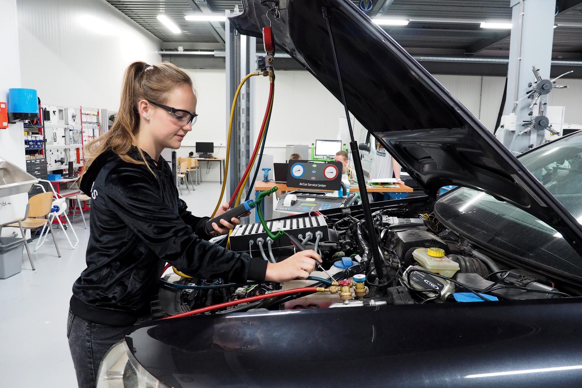 Student technisch specialist voertuigen en mobiele werktuigen