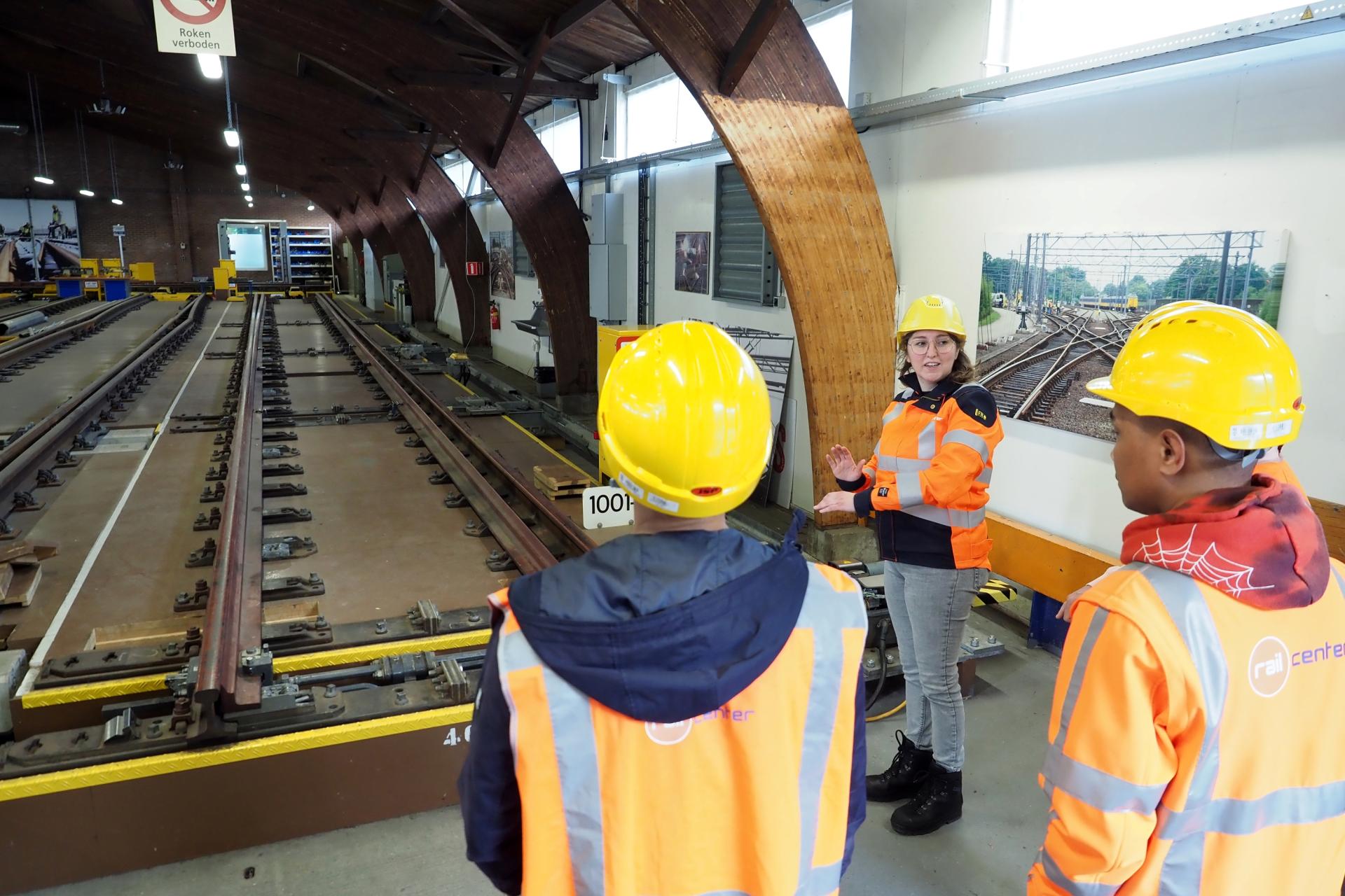 Studenten eerste monteur elektrotechnische industriële installaties en systemen