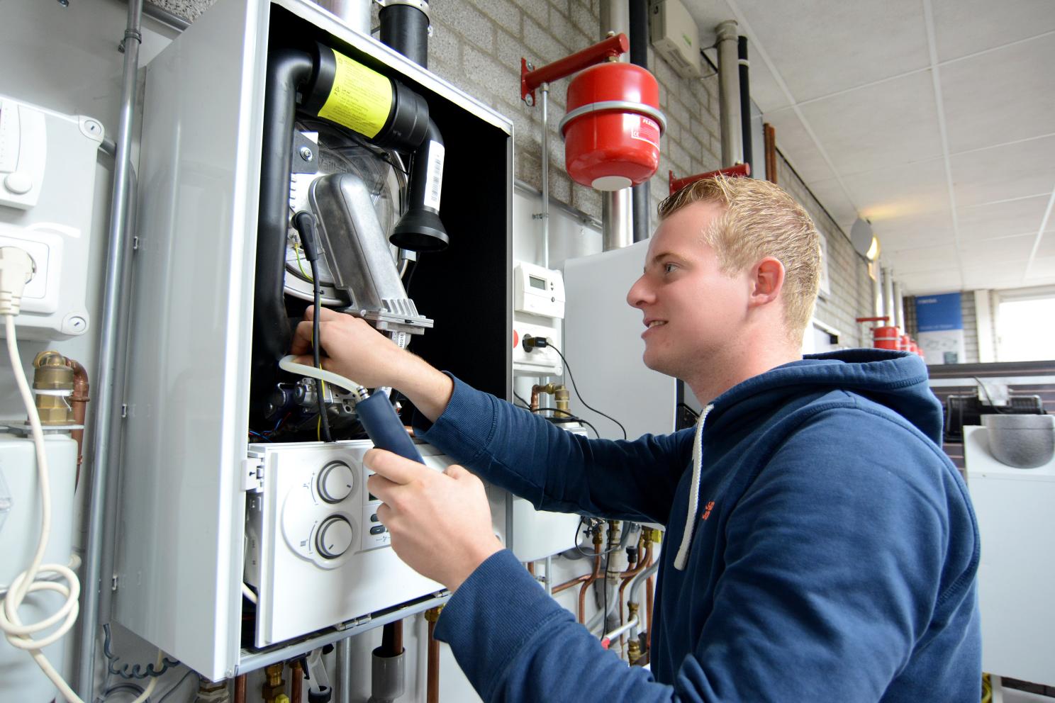 Student monteur werktuigkundige installaties