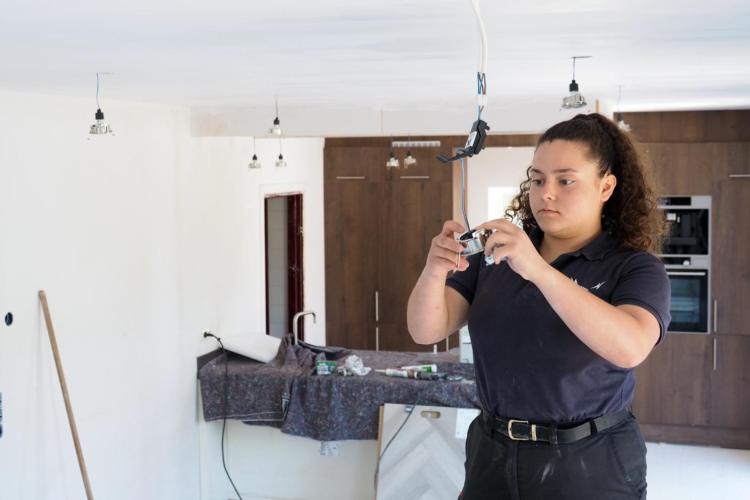 Student eerste monteur elektrotechnische installaties in de gebouwde omgeving