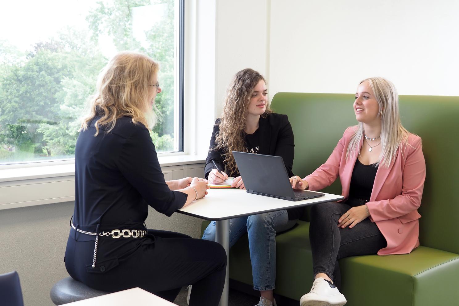 Studenten junior-manager internationale handel